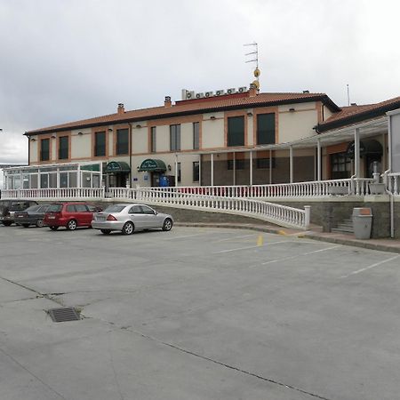 Hostal Las Fuentes Arevalo Exterior photo
